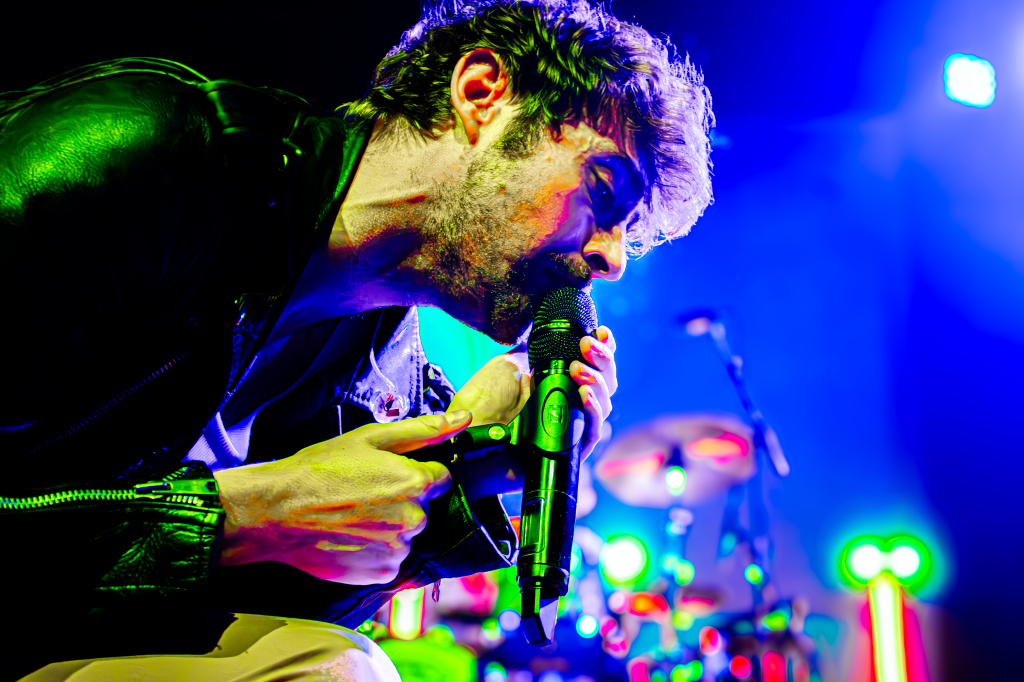 Kids In Glass Houses – The&nbsp;Crossing