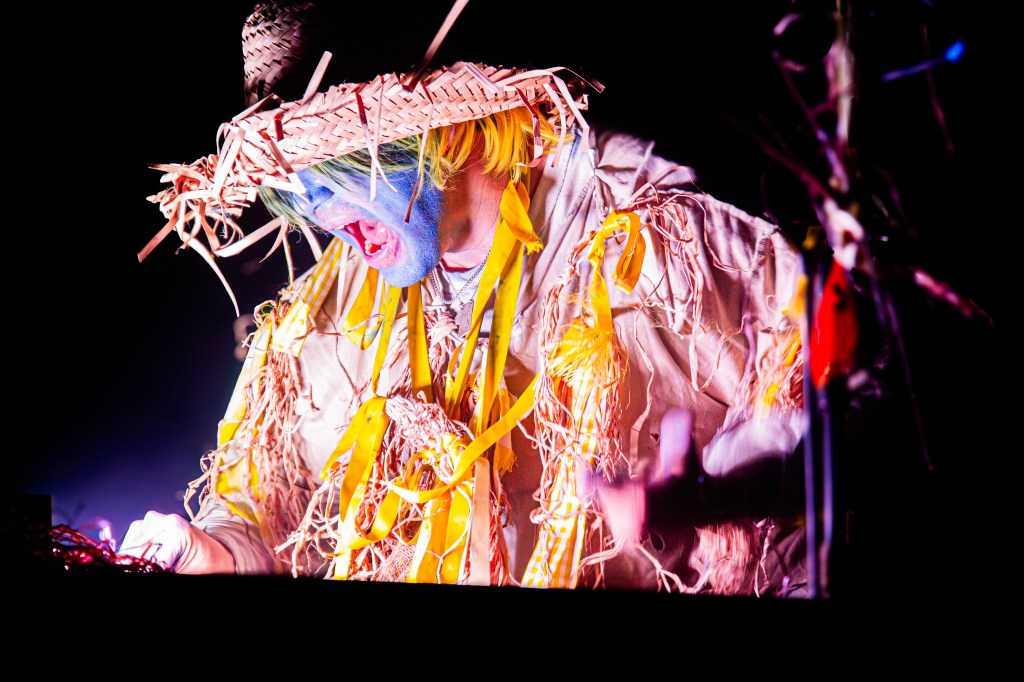 Mun Sing – Castle &&nbsp;Falcon